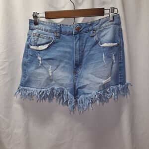 No boundaries distressed raw hem jean shorts size 11